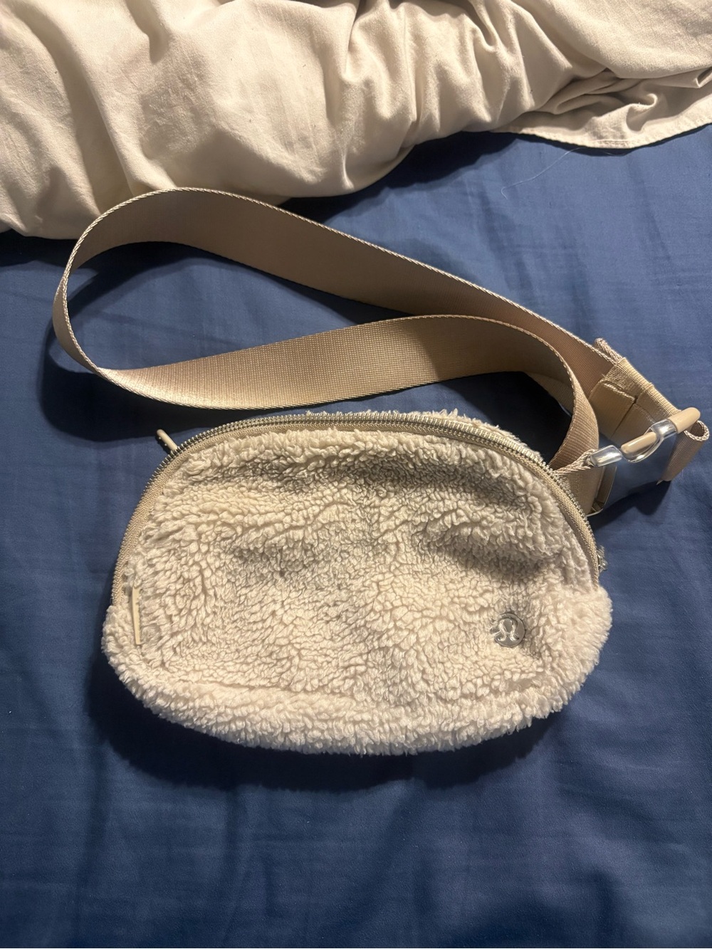 Lululemon sherpa belt bag